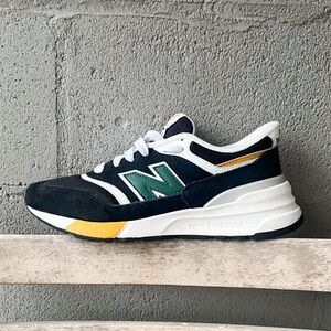 BNWT New Balance 997R U997REC Black/Nightwatch Green Women’s 8.5 No Box